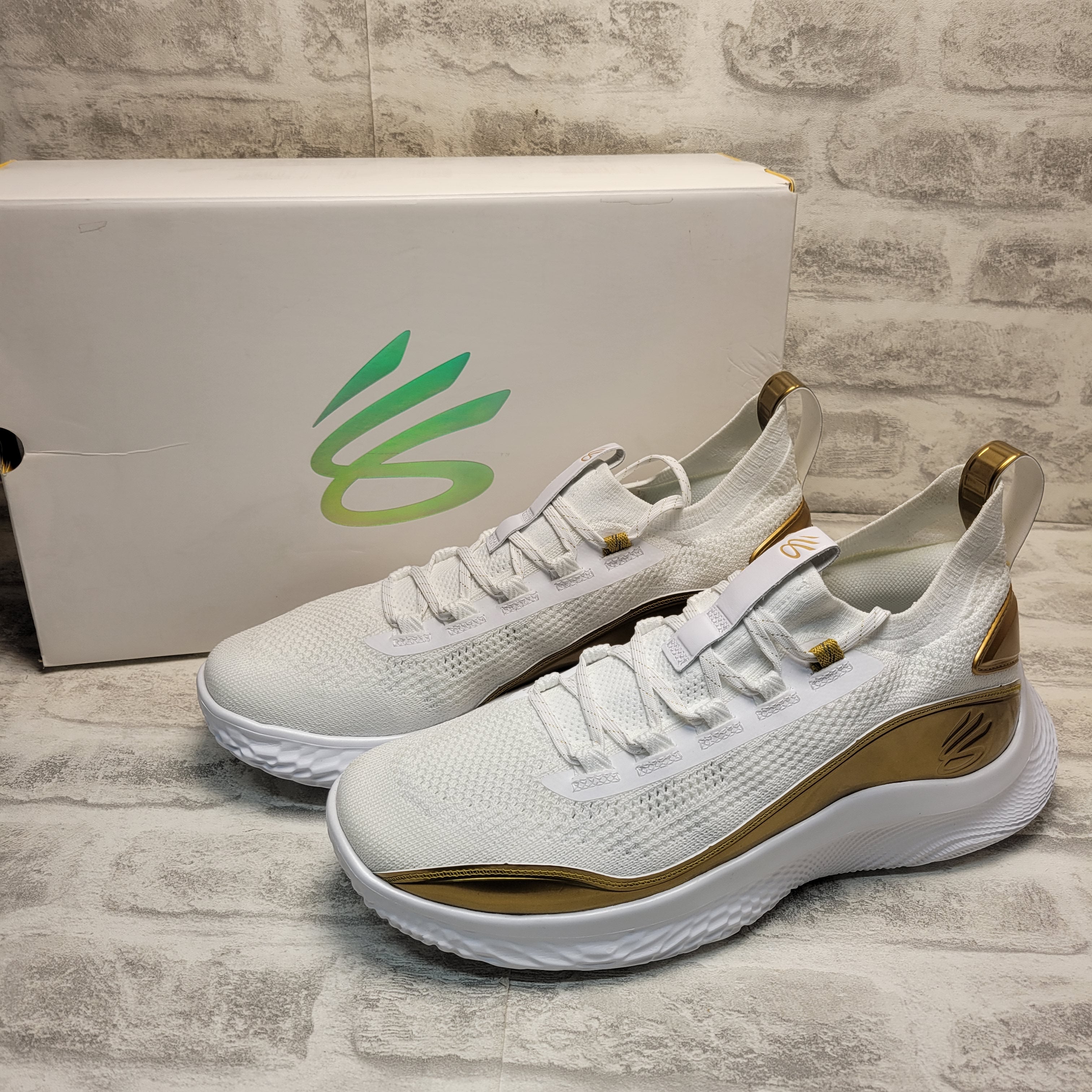 Under Armour Curry 8 Mens Basketball Shoes White/White/Metallic Gold, 13 *READ* (7877201658094)
